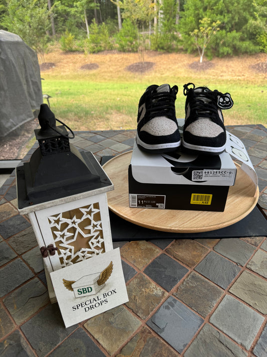 Nike Dunk Low Retro SE
Panda-Monium White Black Suede
11.5 M
IB2990-100